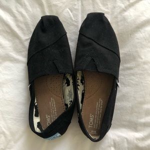 Black TOMS size 6